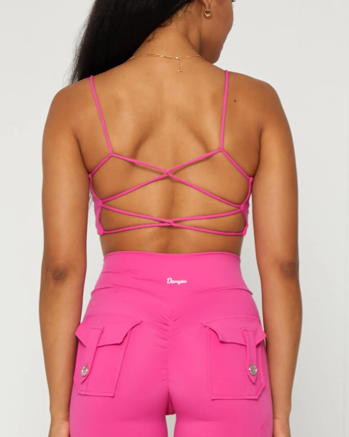 Danysu Backless Sports Bra Soft Workout Tops with Removable Padded Yoga Training Bras Strappy Going Out Top